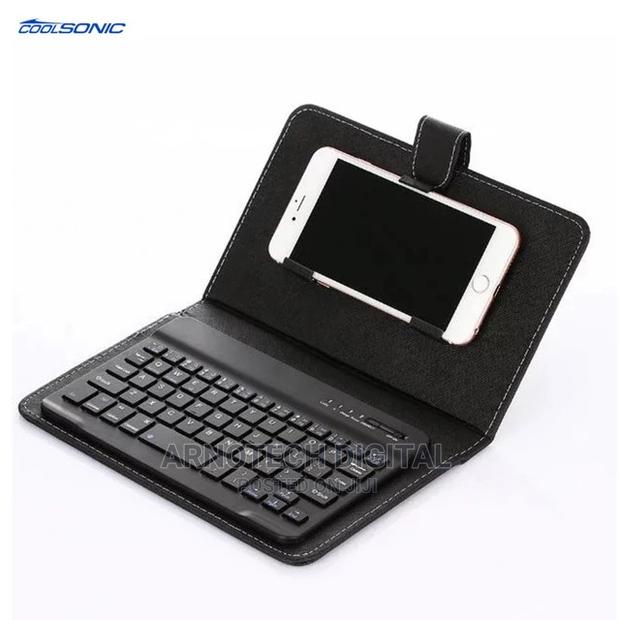 Universal Smartphone Wireless Keyboard - main view