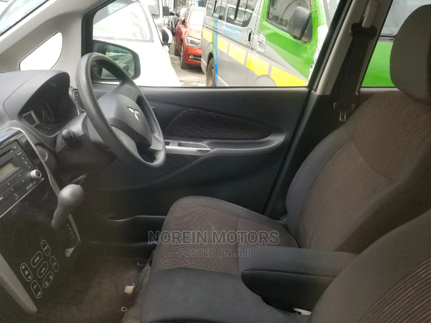 Mitsubishi SpaceWagon 2016 Silver