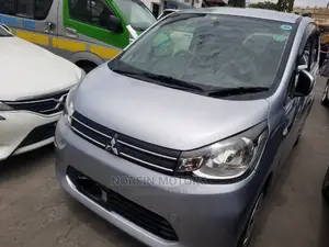 Mitsubishi SpaceWagon 2016 Silver