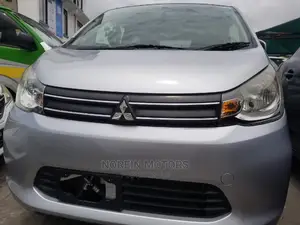 Mitsubishi SpaceWagon 2016 Silver