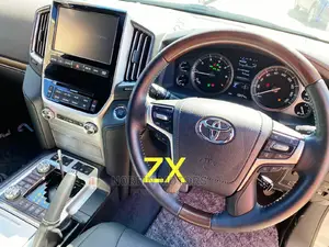 Toyota Land Cruiser 2016 White