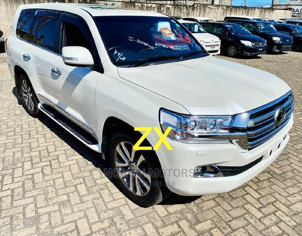 Toyota Land Cruiser 2016 White