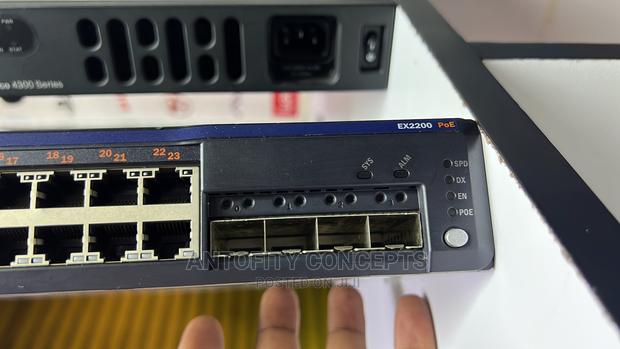 24port Poe Juniper EX2200-24P-4G Ethernet Switch - main view