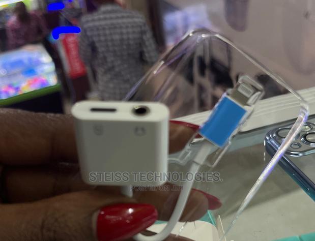Lightning- To 3.5mm Adapter - thumbnail 2