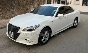 Toyota Crown 2015