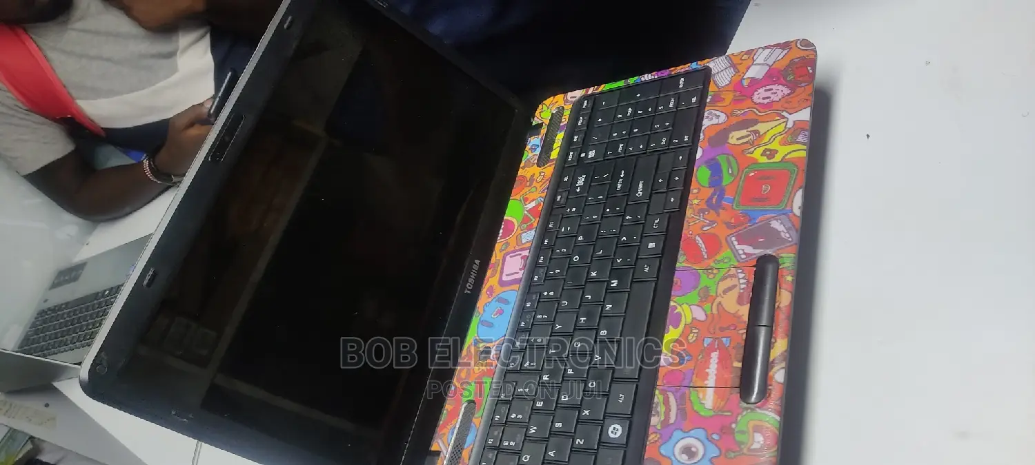 Laptop Toshiba Satellite C55 4GB Intel Pentium HDD 320GB
