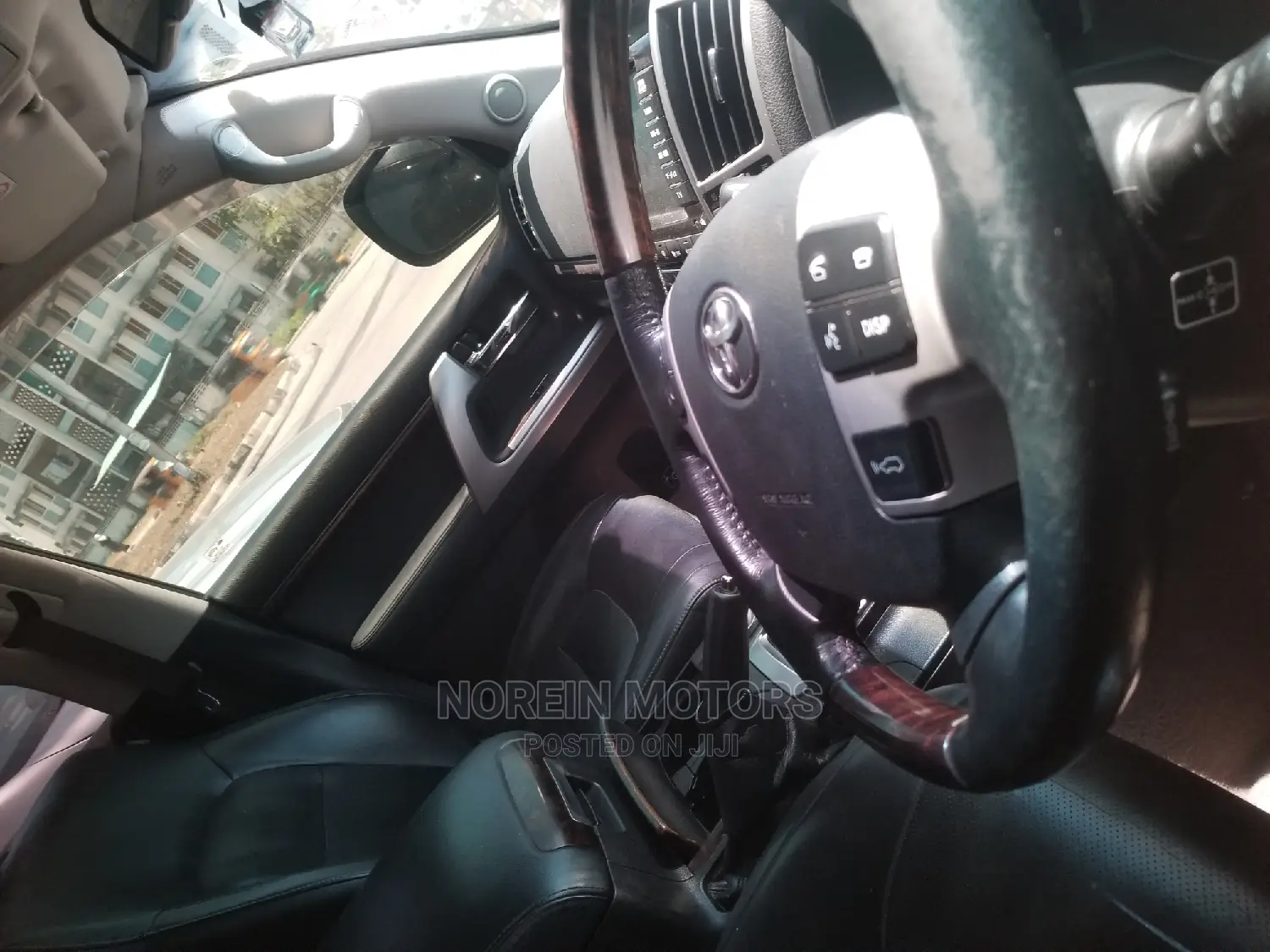 Toyota Land Cruiser 2016 Red
