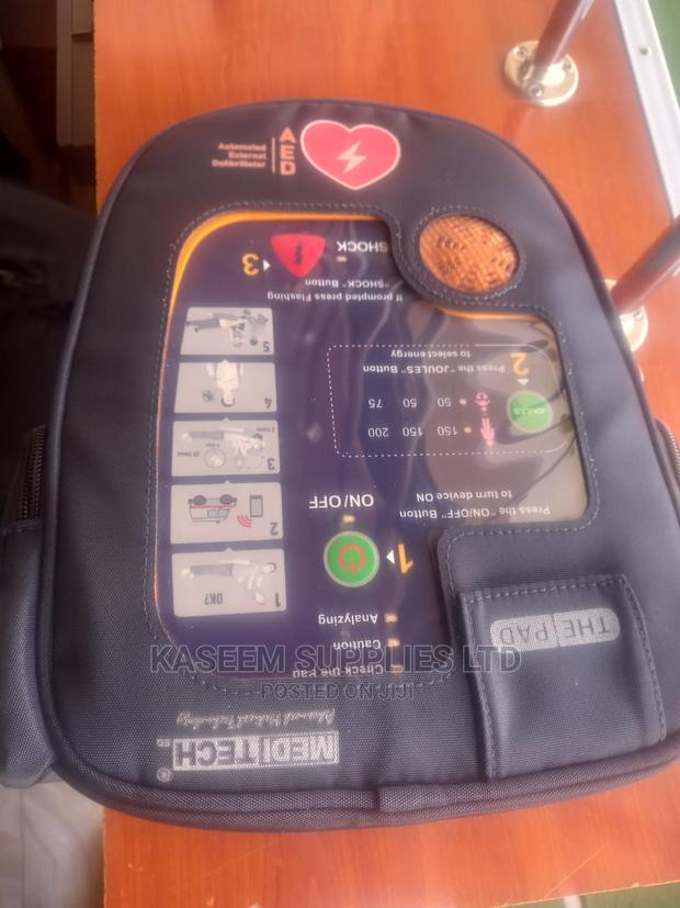 AED Defibrillator - thumbnail 3