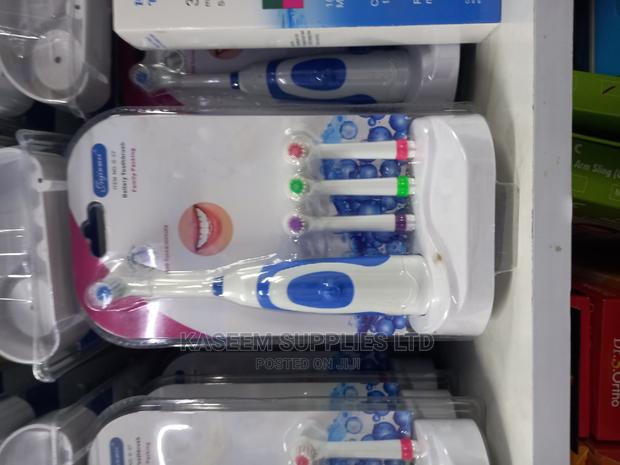 Electric Toothbrush - thumbnail 2