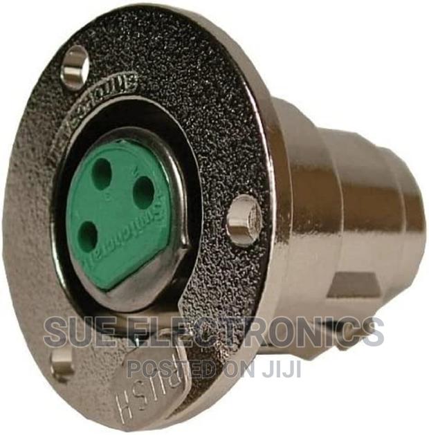 XLR 3-Pin Female Circular Metalic Panel Mount