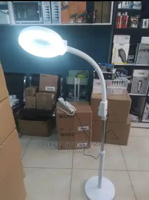 Stand Magnifying Facial Lamp