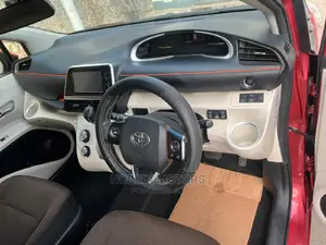 Toyota Sienta 2016 Red