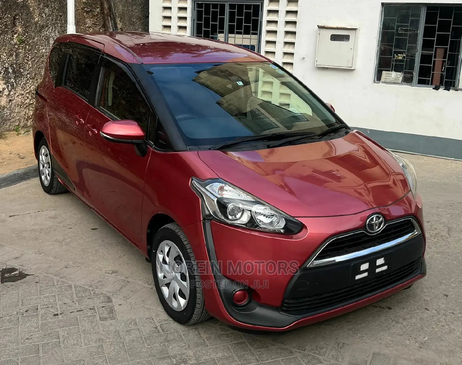 Toyota Sienta 2016 Red