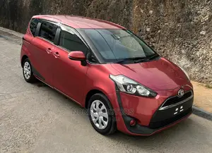 Toyota Sienta 2016 Red