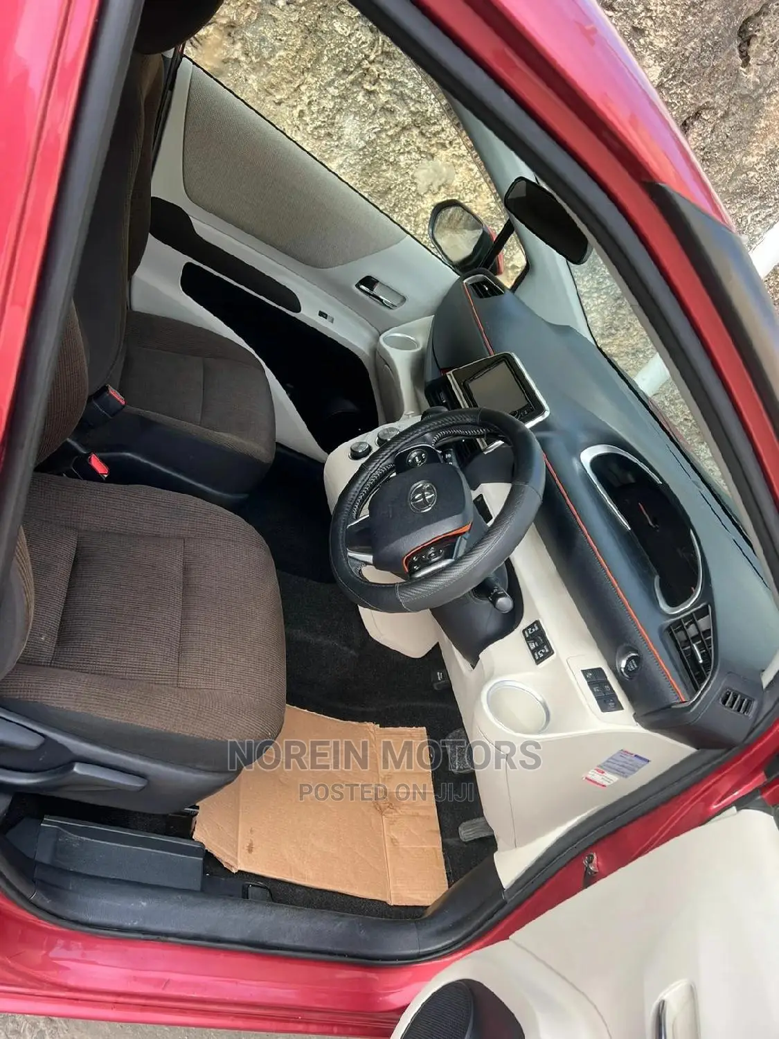 Toyota Sienta 2016 Red