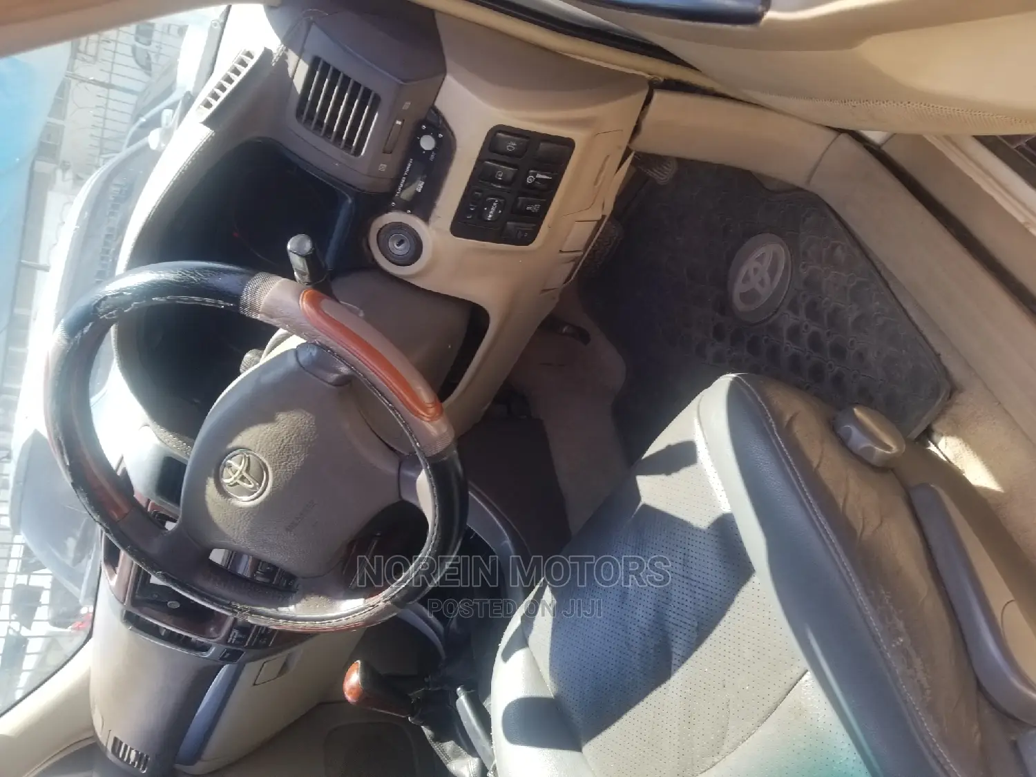 Toyota Land Cruiser Prado 2012 White
