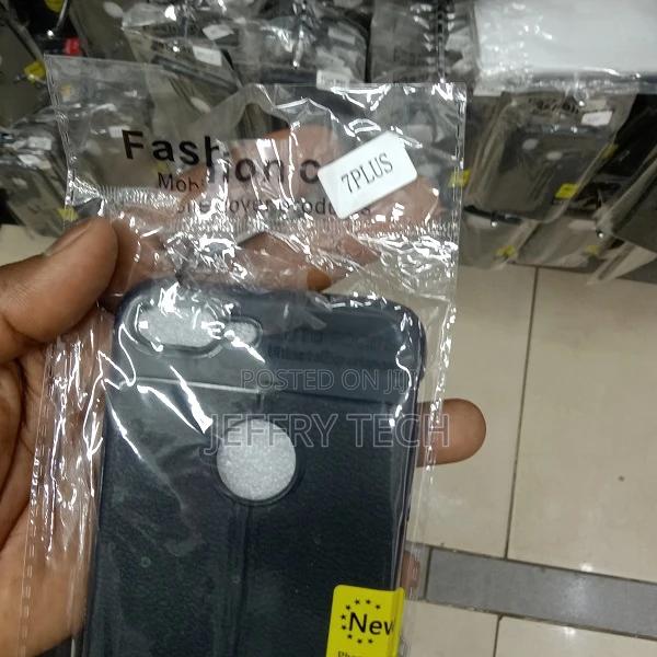 GADGETZONE Back Cover for Apple iPhone 7 Plus (Black) - thumbnail 3