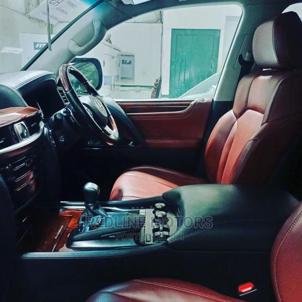 Lexus LX 570 AWD 2016 Gray - thumbnail 2