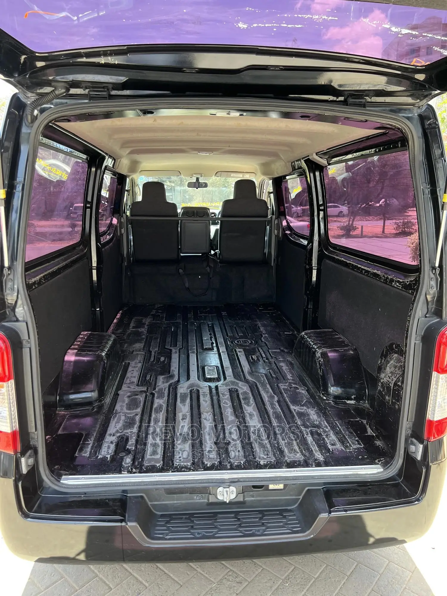 Nissan Caravan (Urvan) 2015 Black