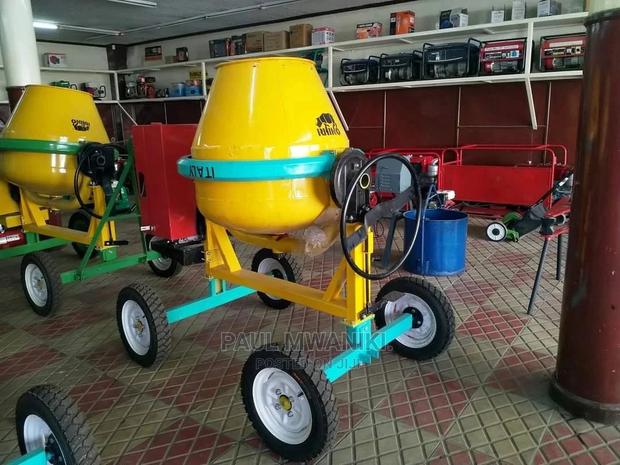 Rhino 400L Concrete Mixer. 6hp - main view