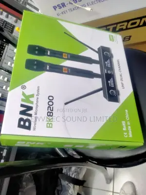 Bnk Wireless Microphone 8200