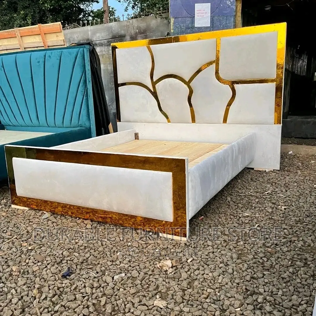 5*6 Tufted Mirror Bed