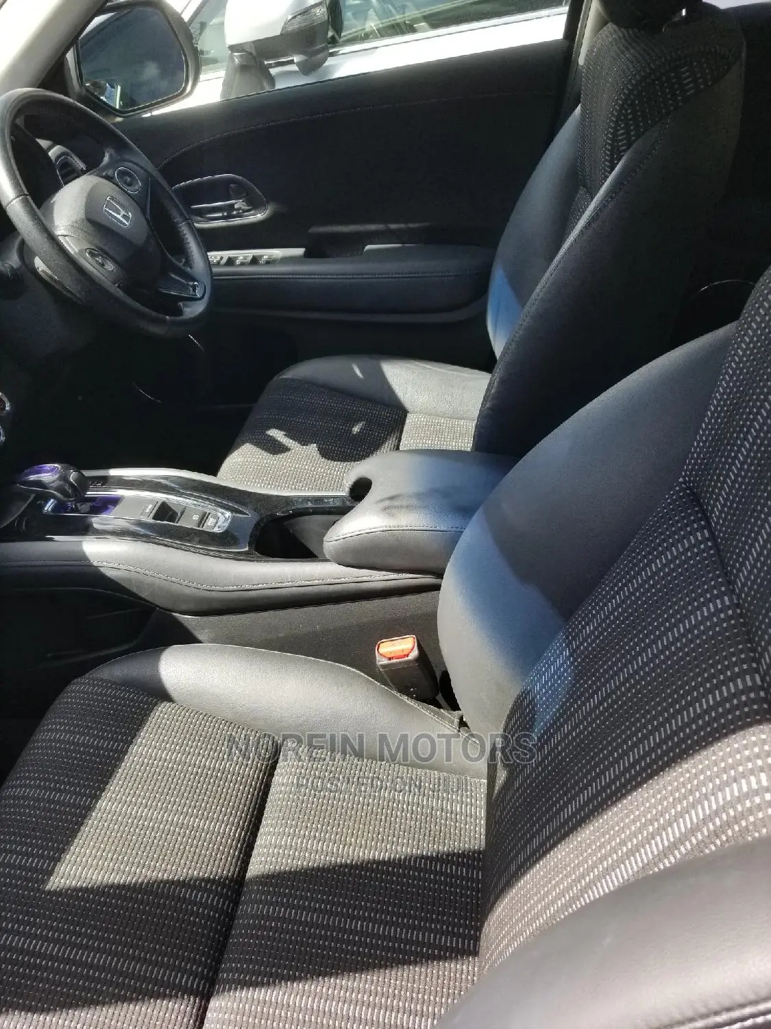 Honda Vezel 1.5 Hybrid 2WD 2015 White