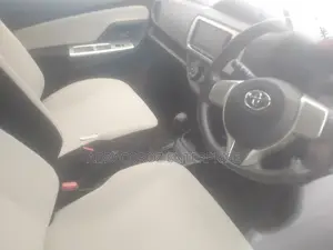 Toyota Vitz 1.0 FWD 3dr 2015 Silver