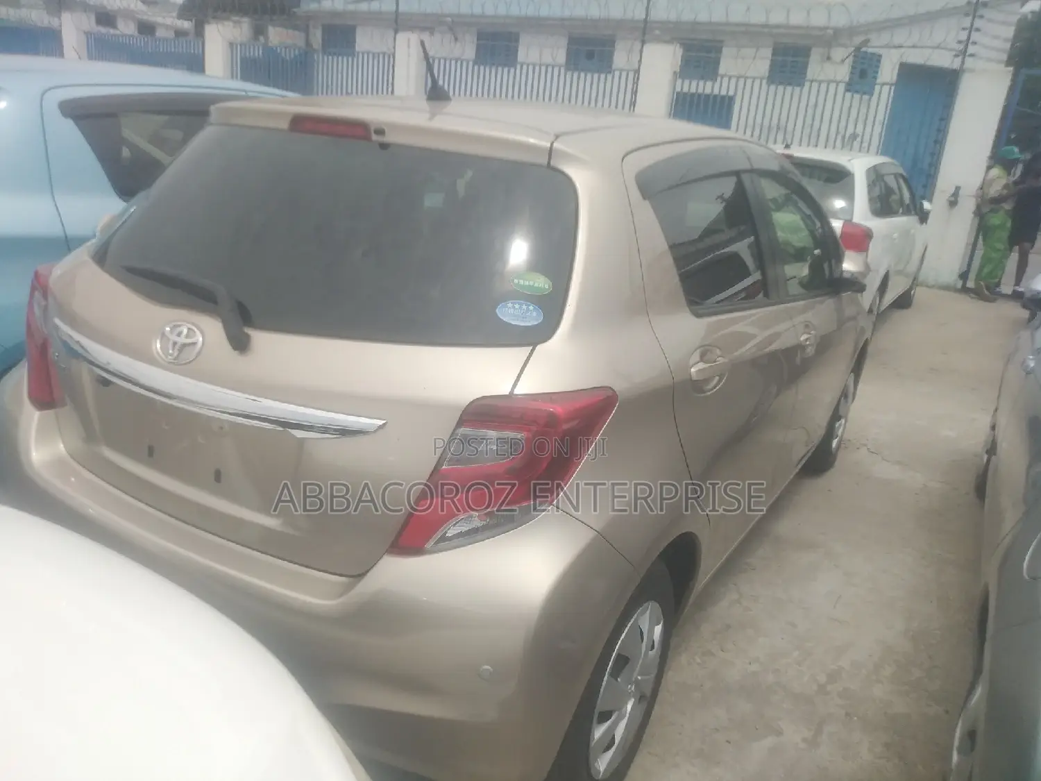 Toyota Vitz 1.0 FWD 3dr 2015 Silver