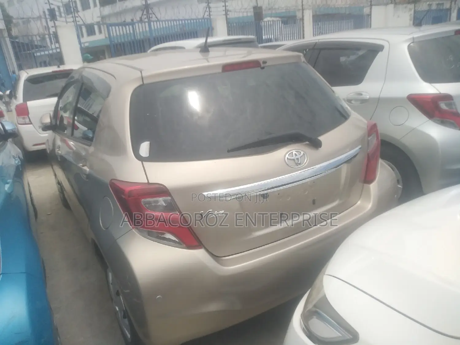 Toyota Vitz 1.0 FWD 3dr 2015 Silver