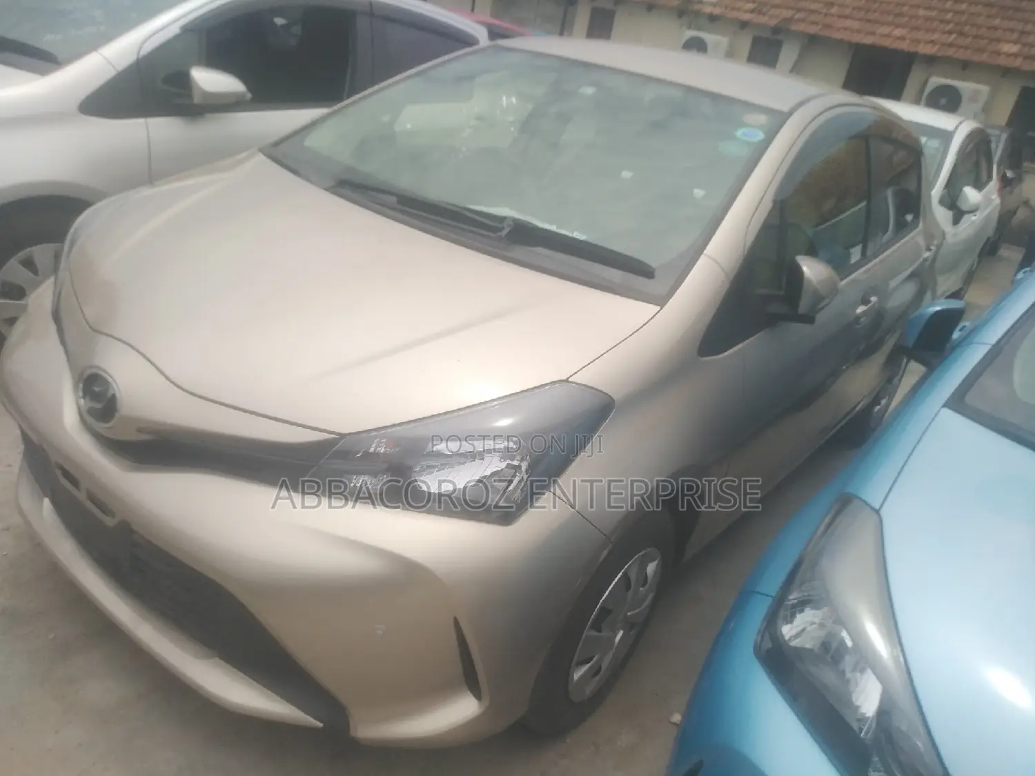 Toyota Vitz 1.0 FWD 3dr 2015 Silver