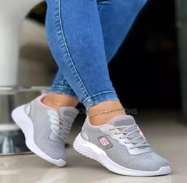 Breathable Lightweight Sports Shoes