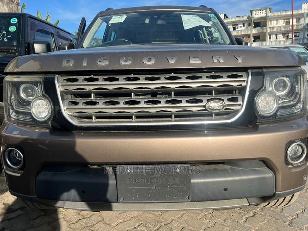 Land Rover Discovery 2016 Brown - main view
