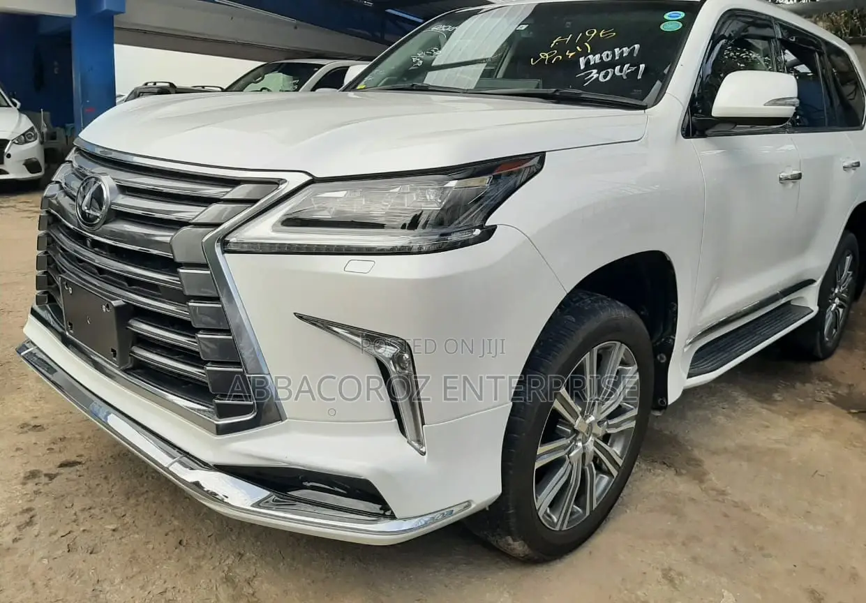 Lexus LX 570 AWD 2016 White