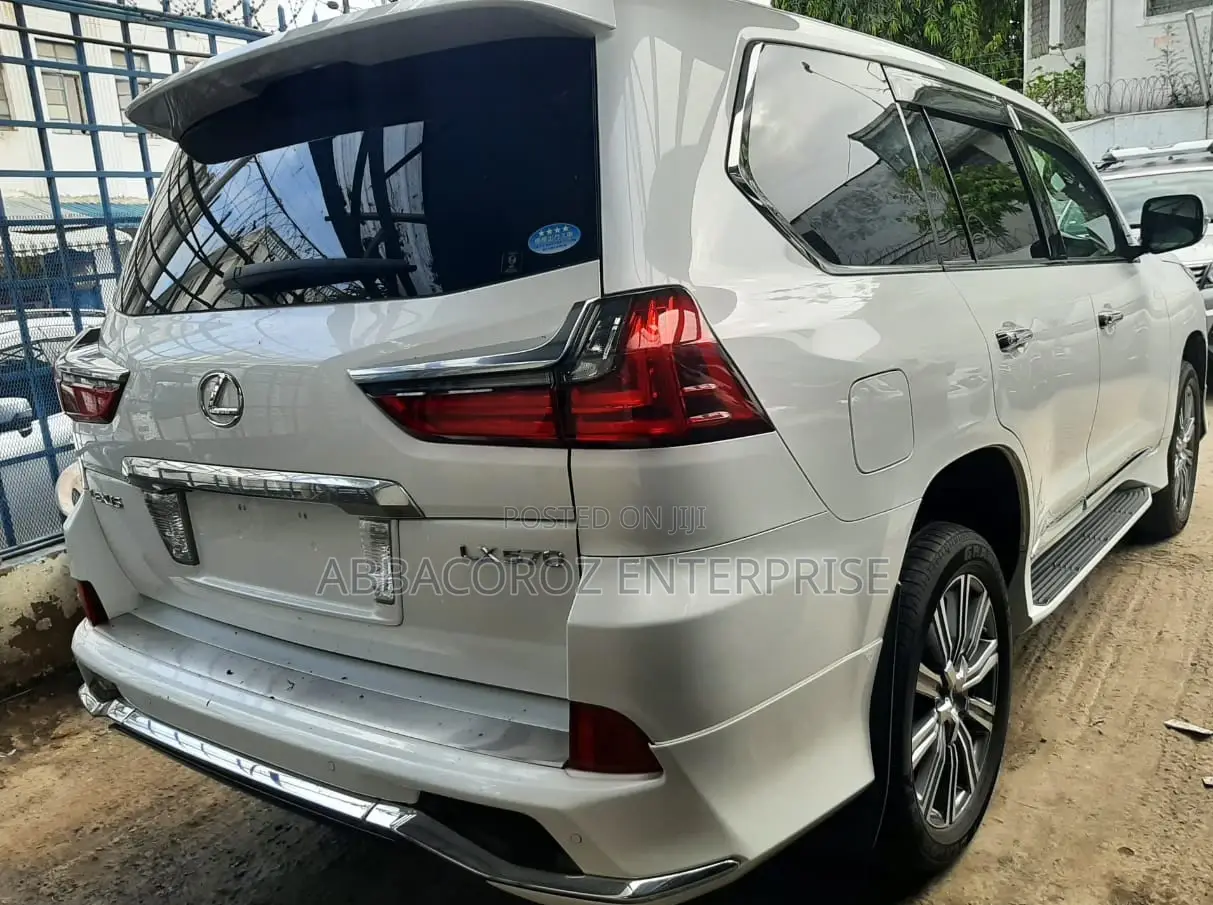 Lexus LX 570 AWD 2016 White