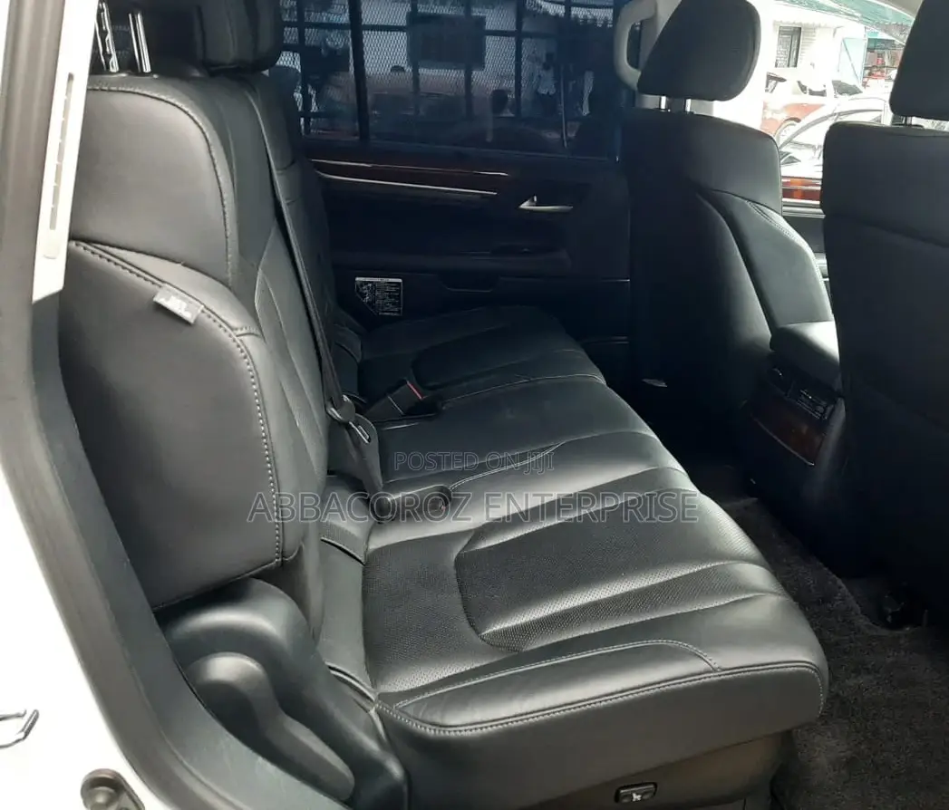 Lexus LX 570 AWD 2016 White