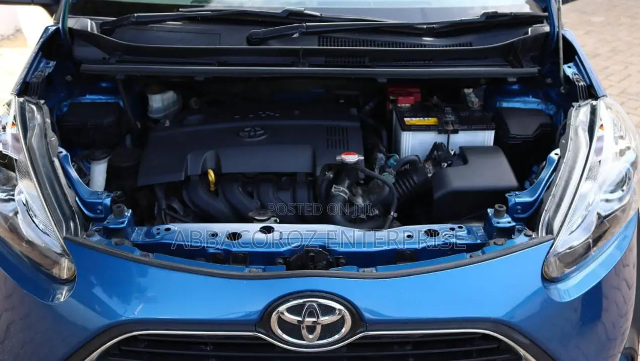 Toyota Sienta 2015 Blue