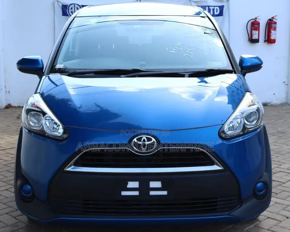 Toyota Sienta 2015 Blue
