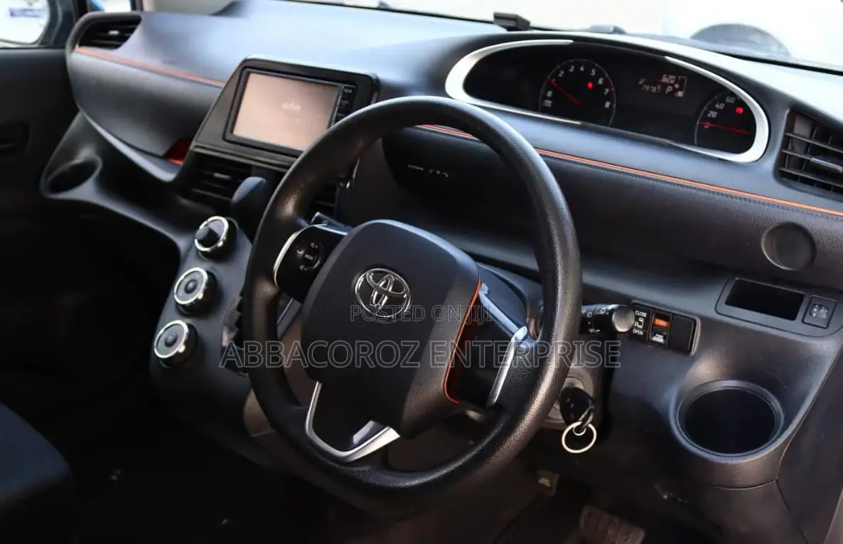 Toyota Sienta 2015 Blue