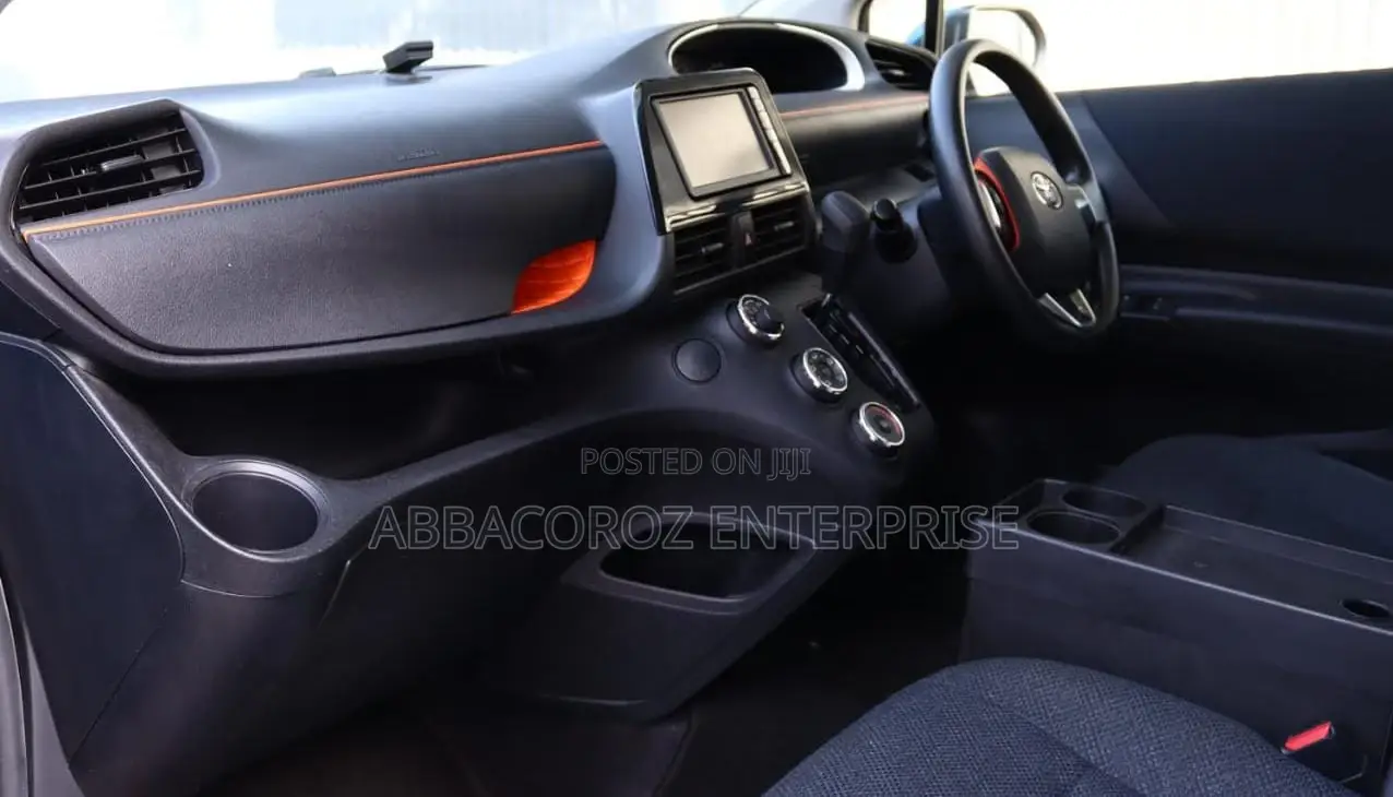 Toyota Sienta 2015 Blue
