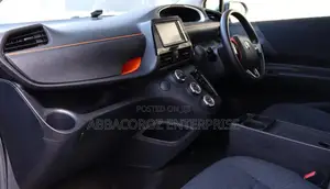 Toyota Sienta 2015 Blue