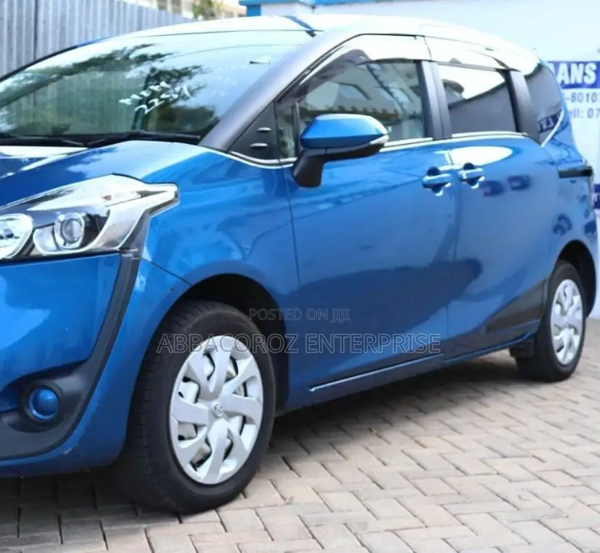 Toyota Sienta 2015 Blue