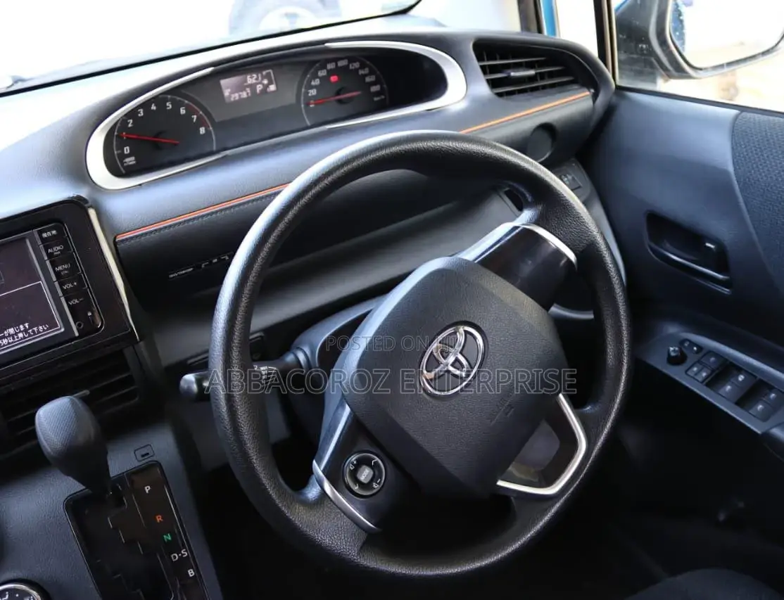 Toyota Sienta 2015 Blue