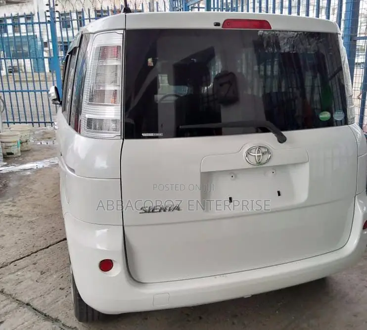 Toyota Sienta 2015 White
