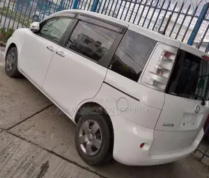Toyota Sienta 2015 White