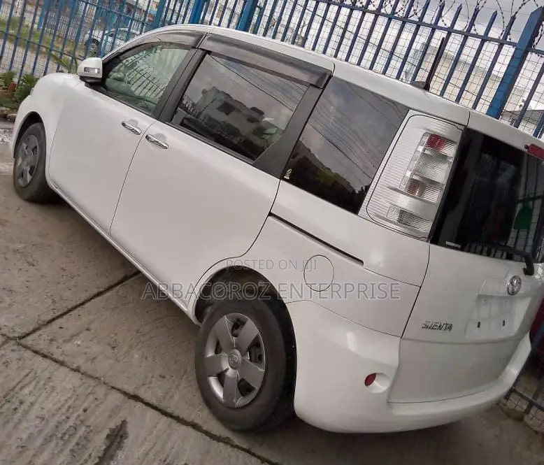 Toyota Sienta 2015 White