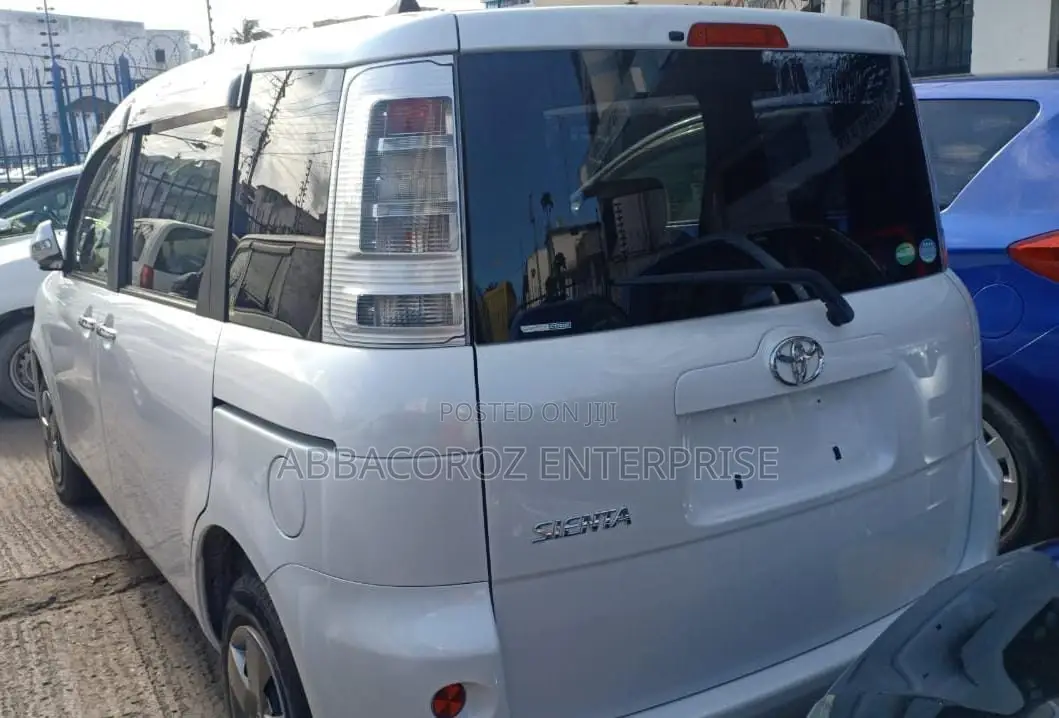 Toyota Sienta 2015 White
