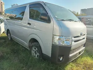 Toyota HiAce 2016 Silver