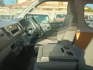Toyota HiAce 2016 Silver