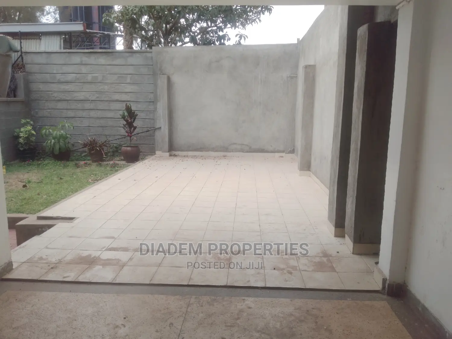 Commercial Maissionette to Let in Riara Rd